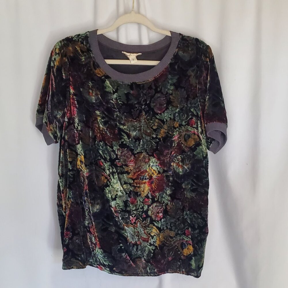 Cousin Earl Print Velvet Tee